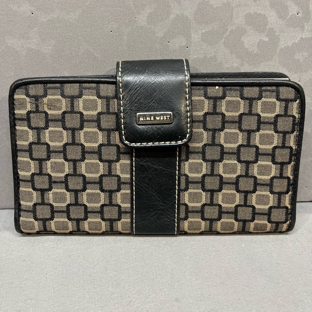 Nine West wallet Preowned never used